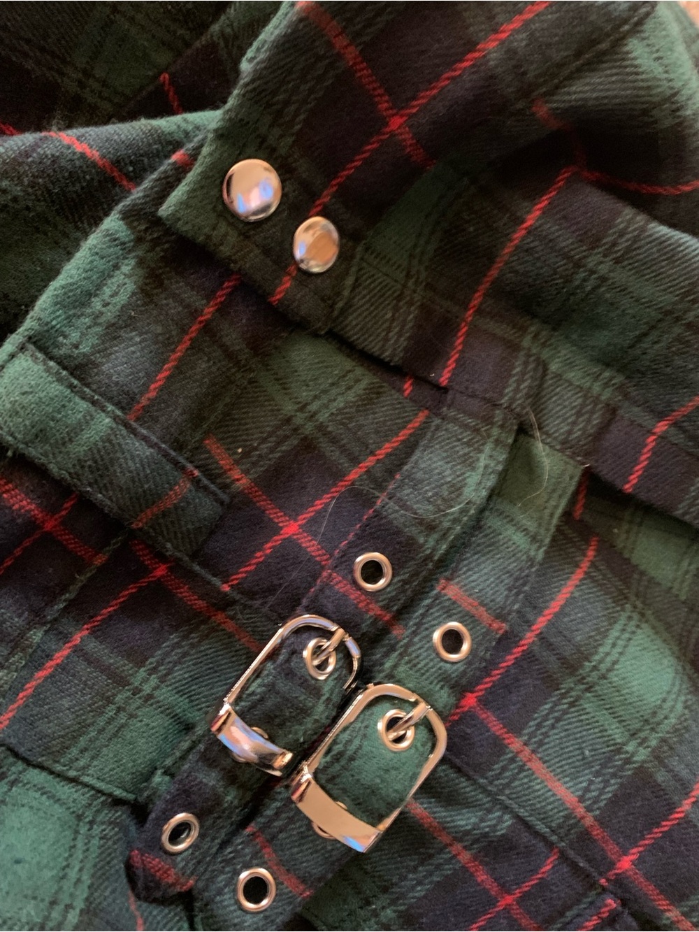 Green Plaid Kilt with Side Buckle Detail NWOT size Large - Picture 11 of 13